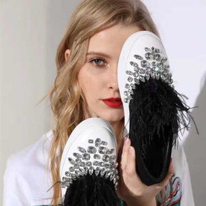 CLEARANCE SALE ! NEW UGG OZWEAR RAE FEATHER SLIP-ON BLACK & WHITE